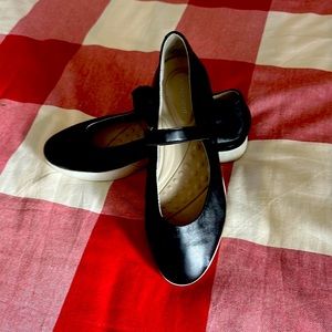 Easy spirit ballet style with Velcro strap